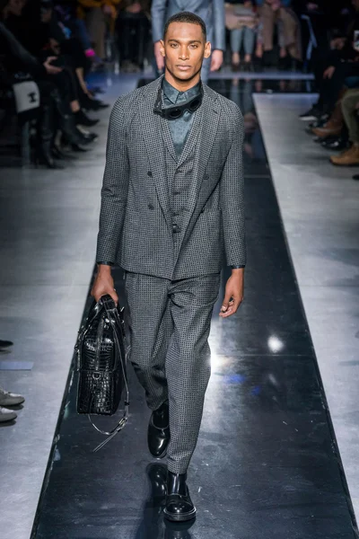 Look 60